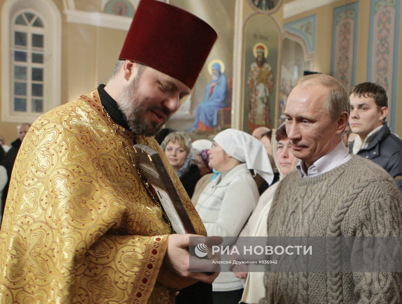 В.Путин на Рождественском богослужении в Тверской области