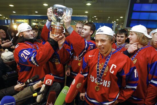 Прилет молодежной сборной России по хоккею в Москву