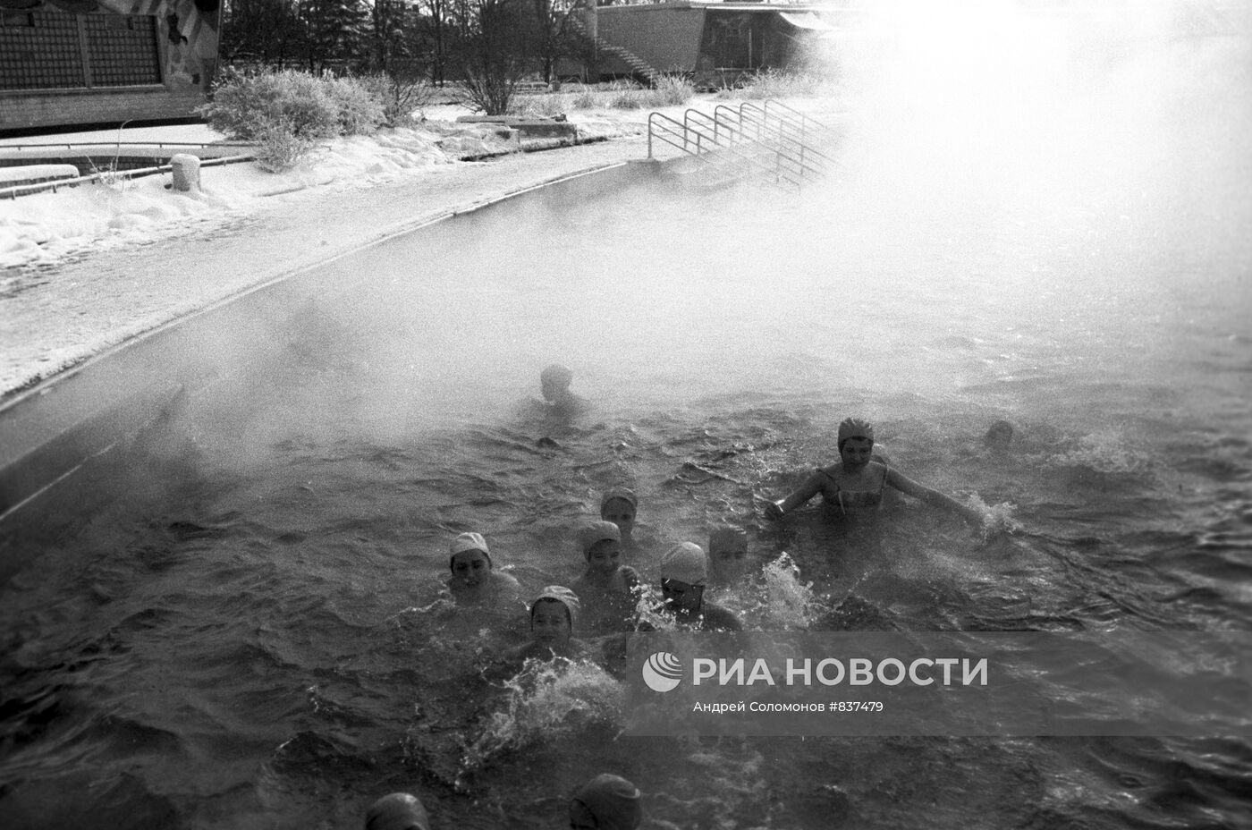 В открытом плавательном бассейне "Москва"
