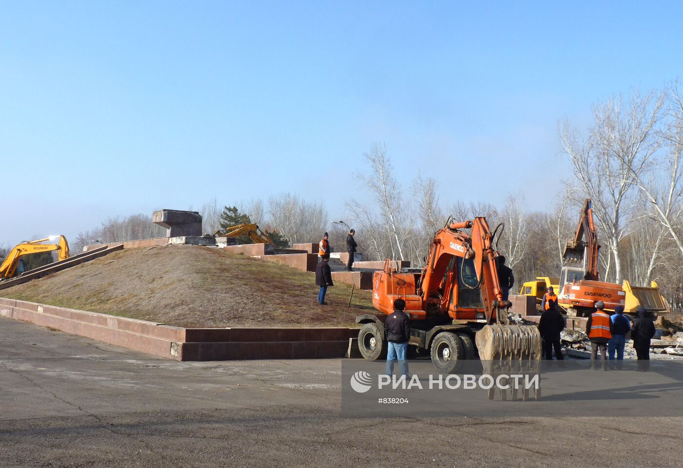 В Ташкенте демонтирован памятник генерал-майору Сабиру Рахимову