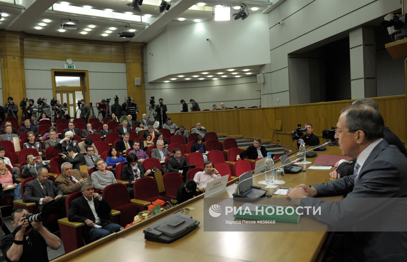 Пресс-конференция главы МИД РФ Сергея Лаврова