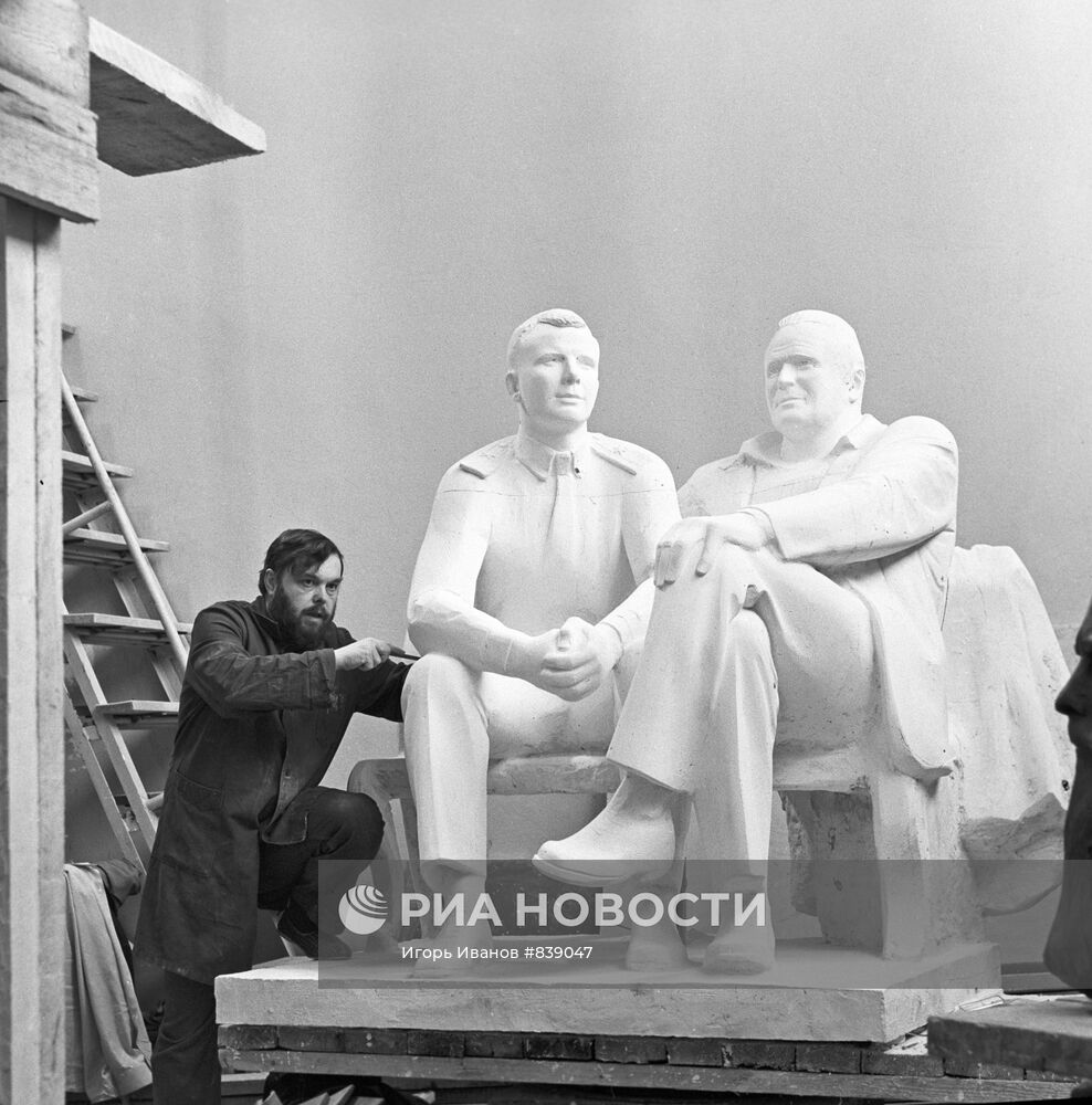 Скульптор Олег Комов