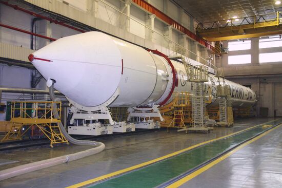 Подгототовка к пуску ракеты космического назначения "Зенит-3М"