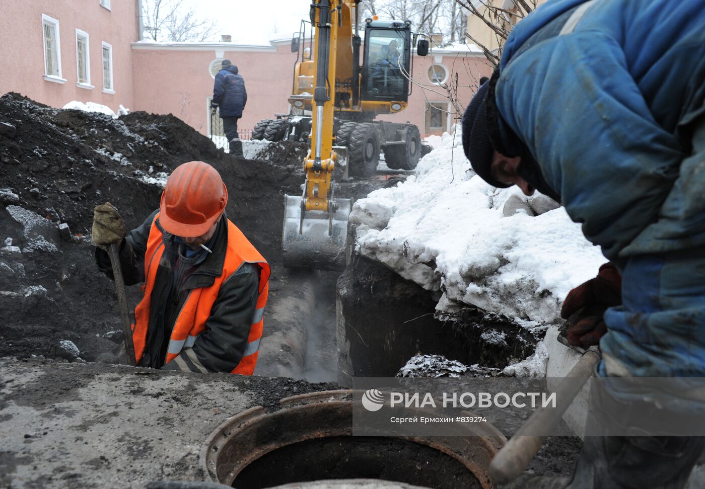 Прорыв трубы отопления в Кировском районе Санкт-Петербурга