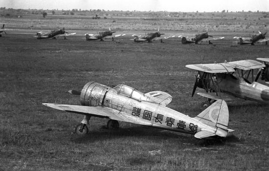 Японские самолеты, захваченные советскими войсками