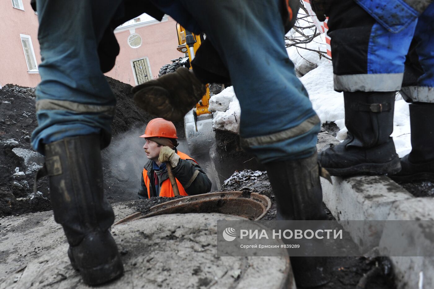 Прорыв трубы отопления в Кировском районе Санкт-Петербурга