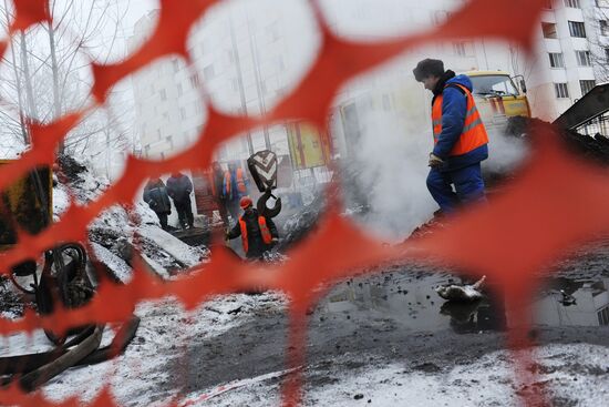Прорыв трубы отопления в Кировском районе Санкт-Петербурга
