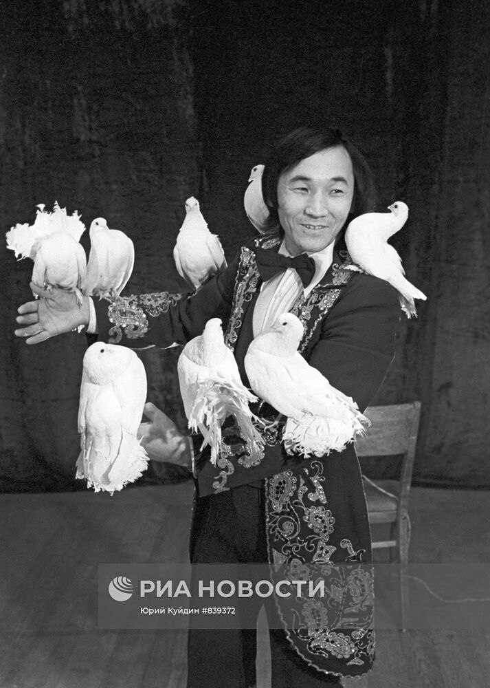 Казахский иллюзионист С.Шукуров