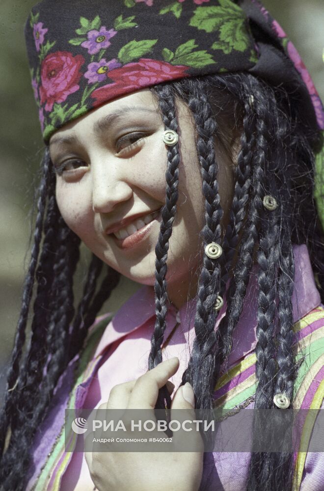 Солистка ансамбля "Жарки" Алена Санашева