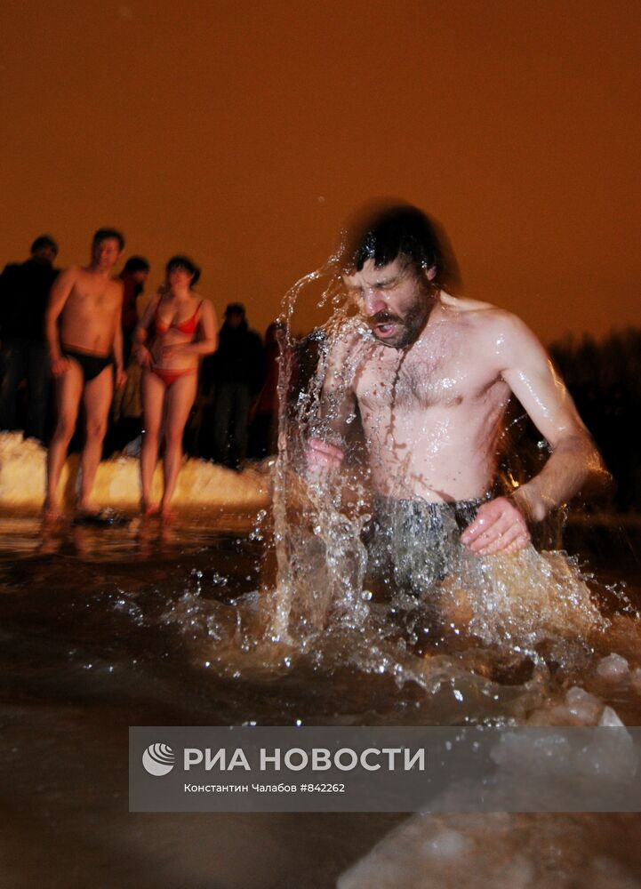 Крещенские купания в Великом Новгороде