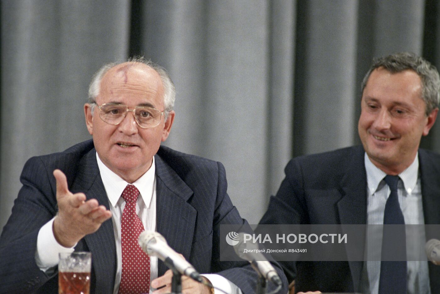 Михаил Горбачев и Виталий Игнатенко