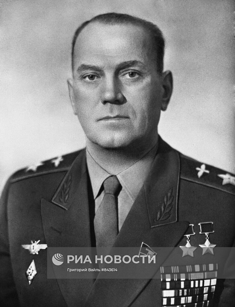 Маршал авиации Евгений Яковлевич Савицкий