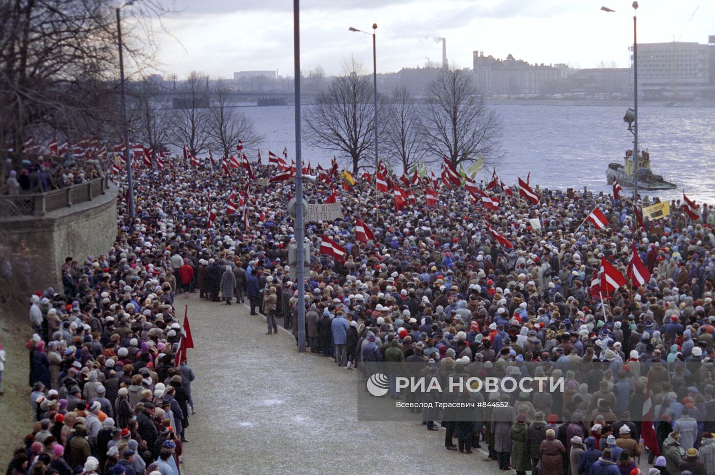 Митинг, организованный НФЛ против военных действий в Вильнюсе