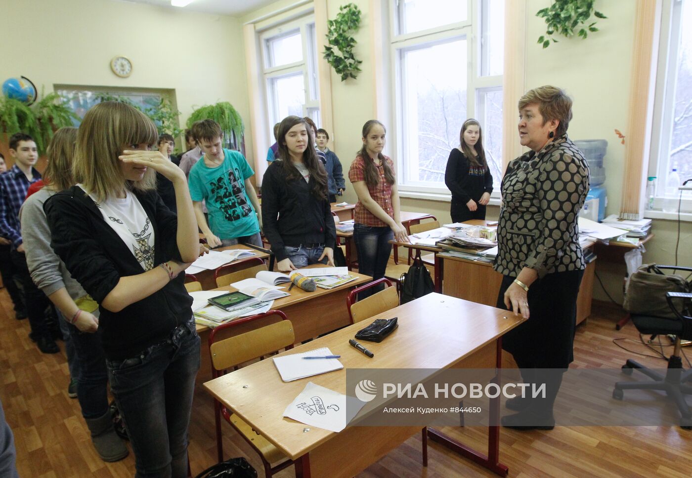 Ирина Мачевская знакомится с учениками школы № 874