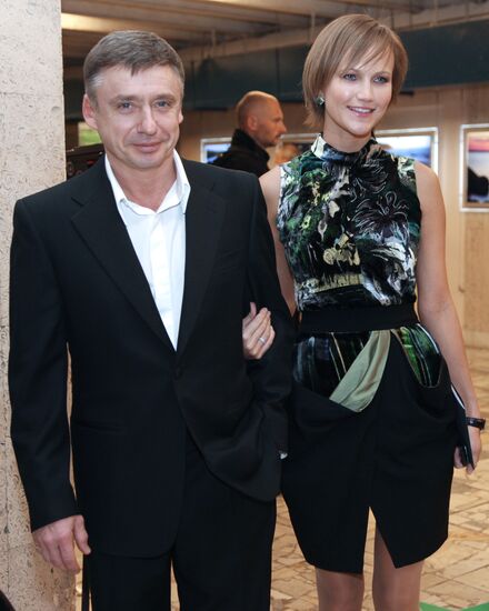 Актер Антон Табаков с супругой Анжеликой