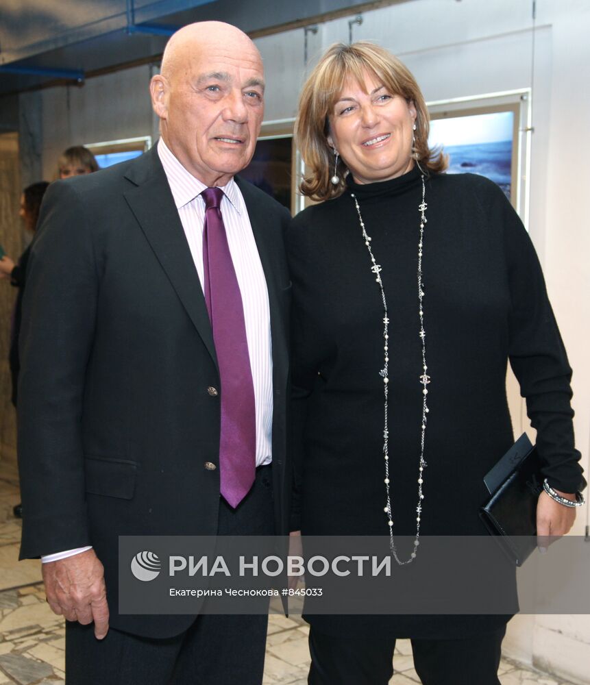 Владимир Познер с супругой Надеждой Соловьевой