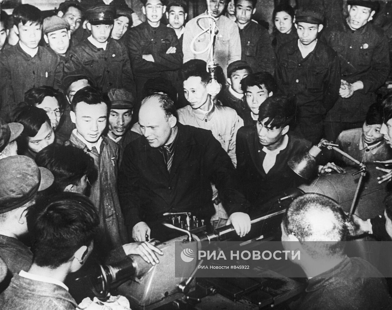 Токарь Н.М. Кузьмин в КНР