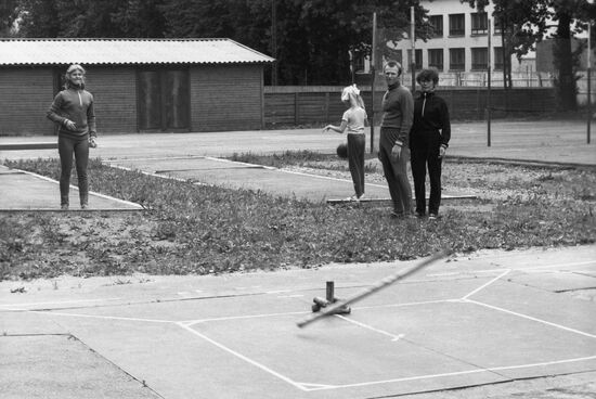 Игра в городки