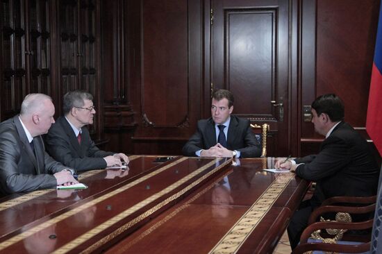 Д.Медведев провел экстренное совещание в связи с терактом