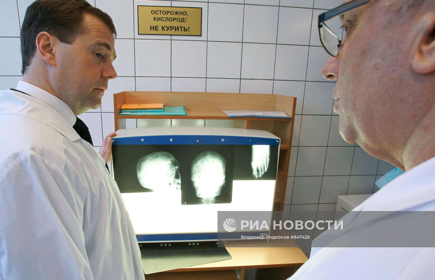 Д. Медведев навестил пострадавших при теракте в "Домодедово"