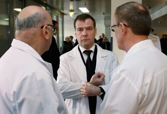 Д. Медведев навестил пострадавших при теракте в "Домодедово"