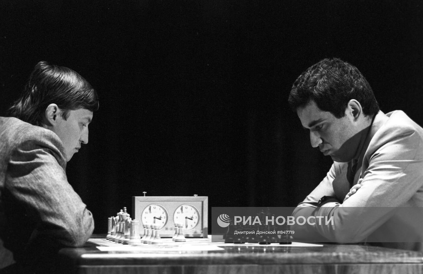 Чемпион мира по шахматам Г.Каспаров и экс-чемпион мира А.Карпов