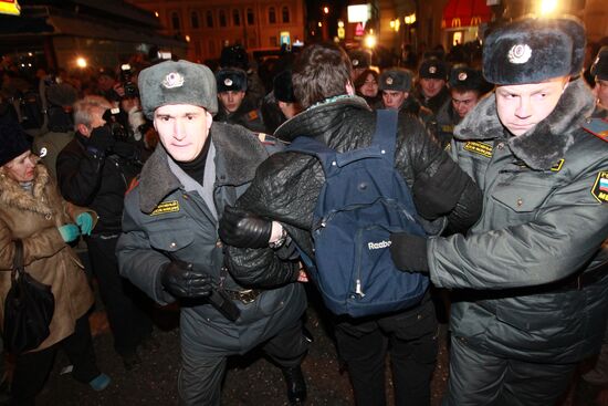 Милиция задержала около 10 человек у метро "Третьяковская"