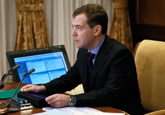 Д. Медведев провел совещание по безопасности на транспорте