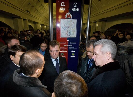 Д.Медведев побывал в московском метро