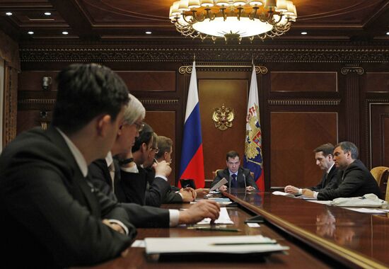 Д.Медведев провел совещание по экономическим вопросам