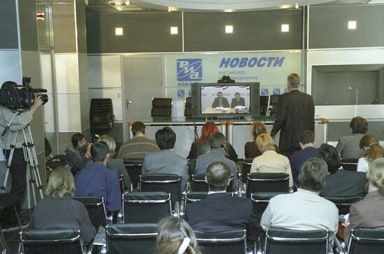 Участники видеомоста между РИА Новости и штаб-квартирой ВТО