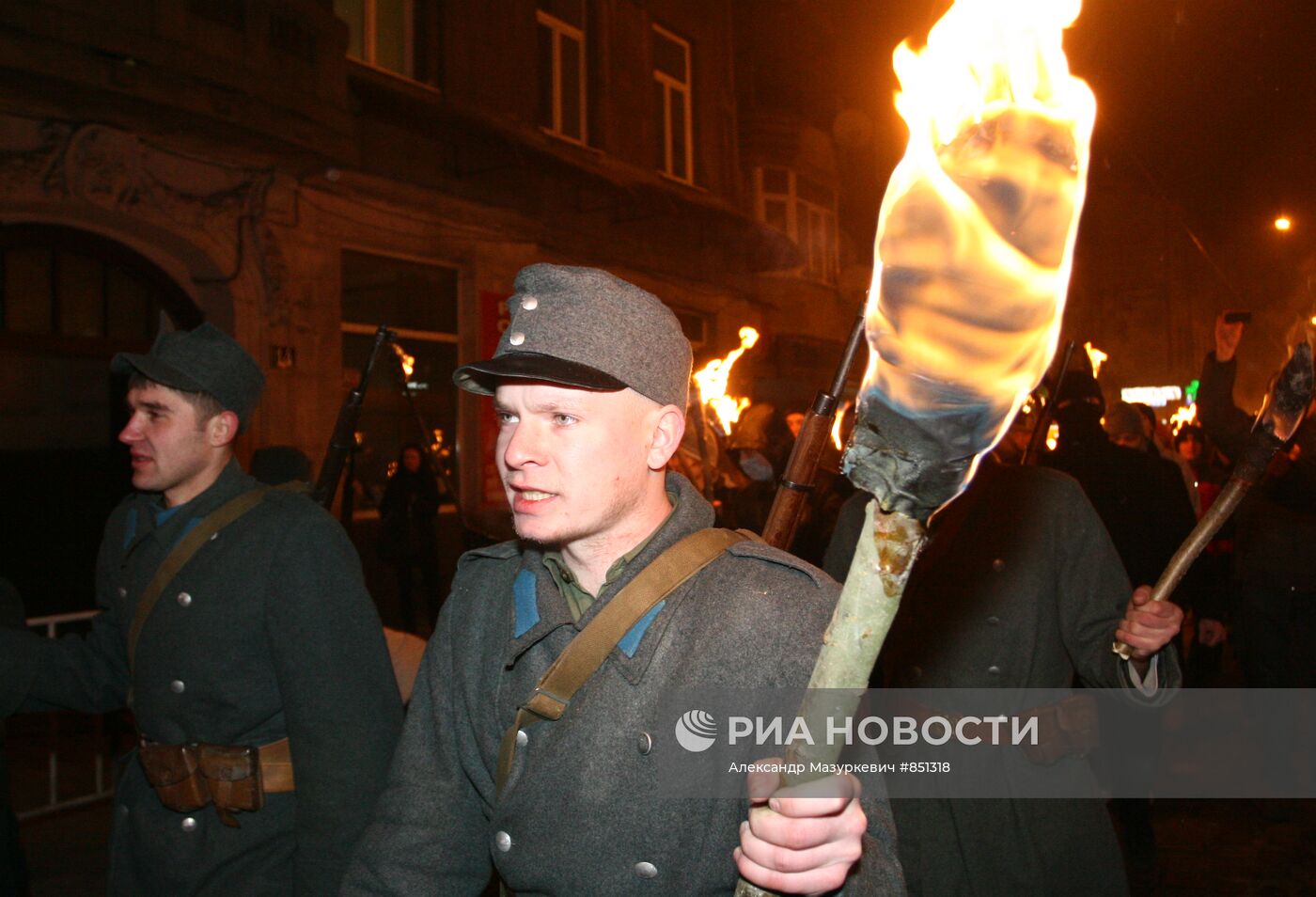 Факельное шествие в память о погибших под Крутами