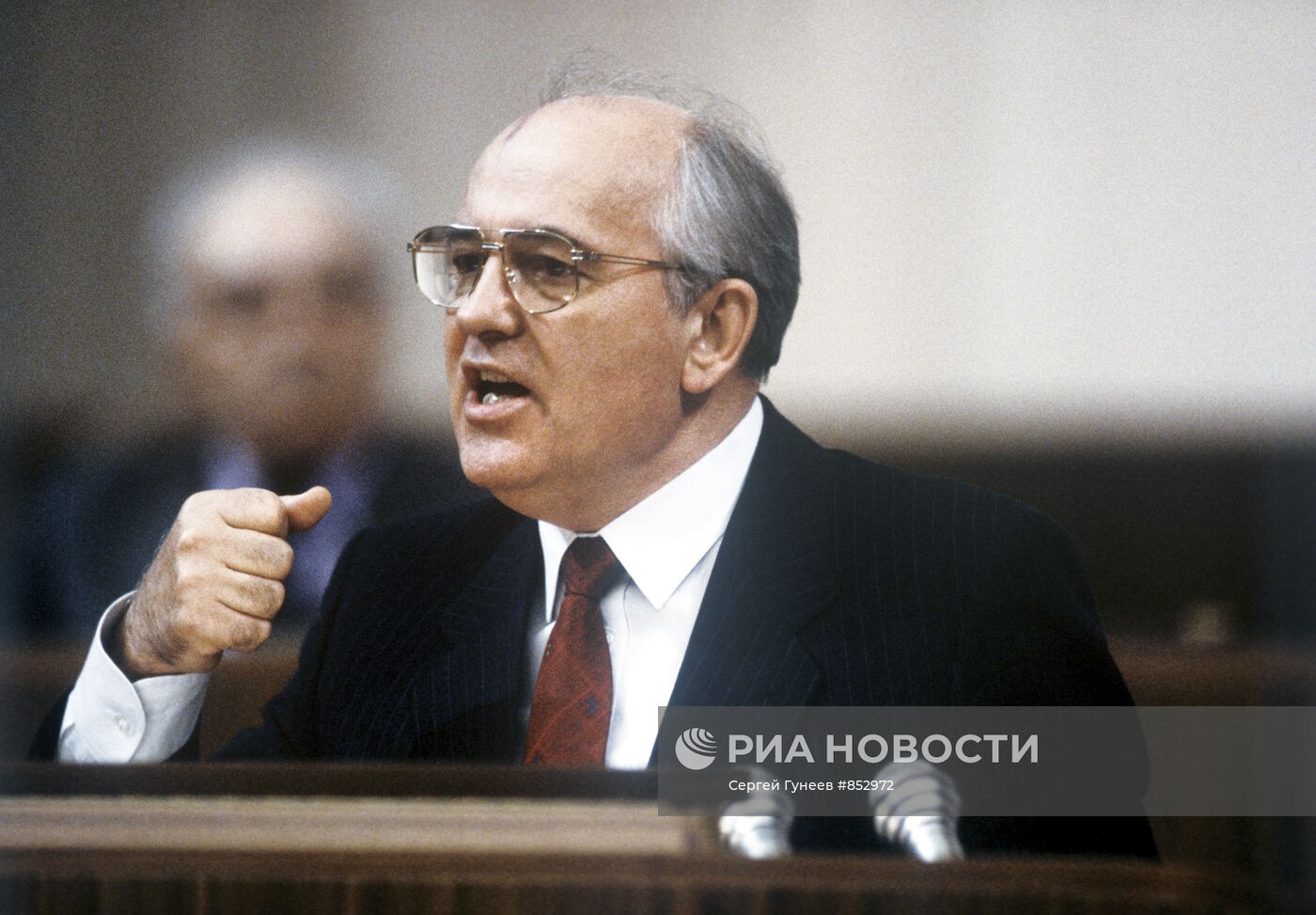 Михаил Горбачев выступает на I съезде народных депутатов СССР