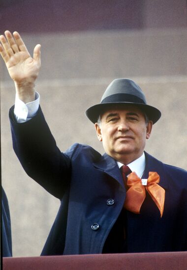 Михаил Горбачев