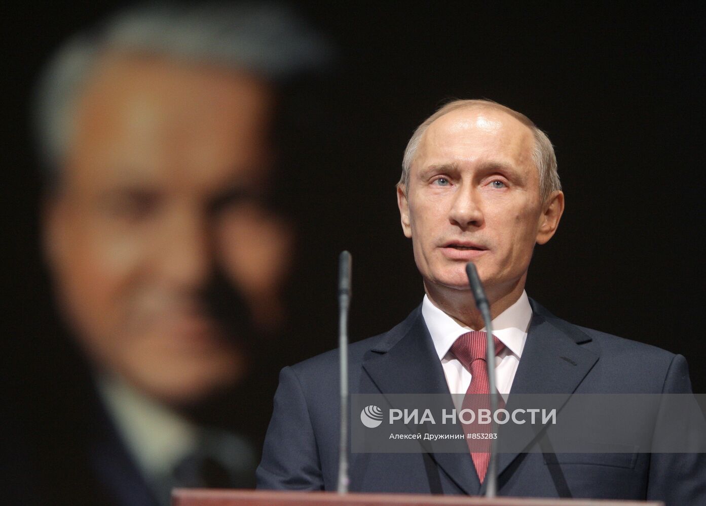 Владимир Путин на концерте в честь 80-летия Бориса Ельцина