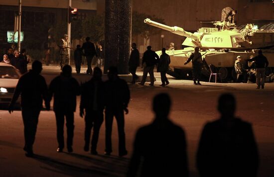Военный патруль на улице Каира
