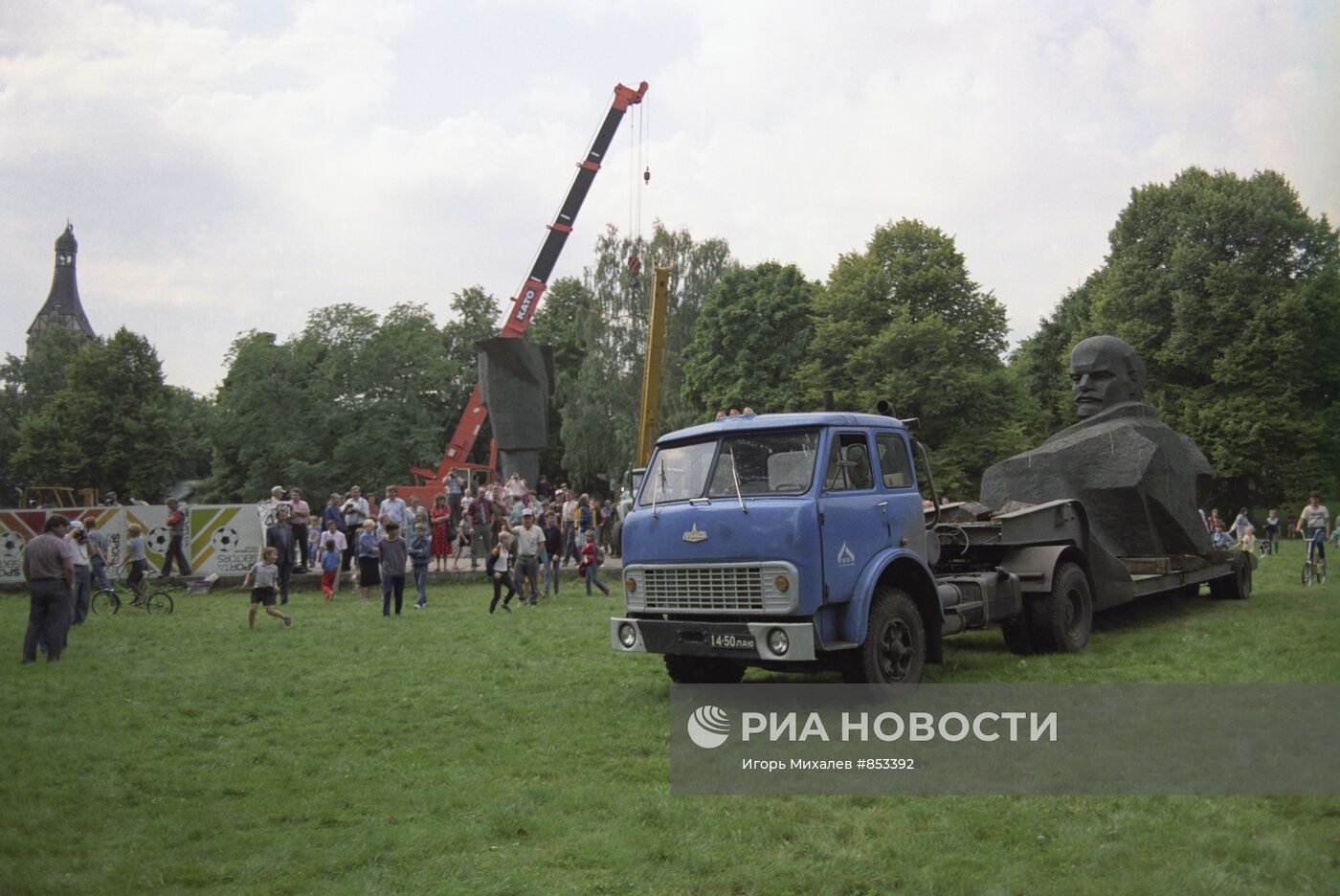 Демонтаж памятника В.И. Ленину в Юрмале