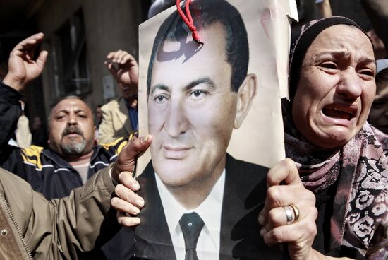 Столкновения сторонников и противников Хосни Мубарака в Каире