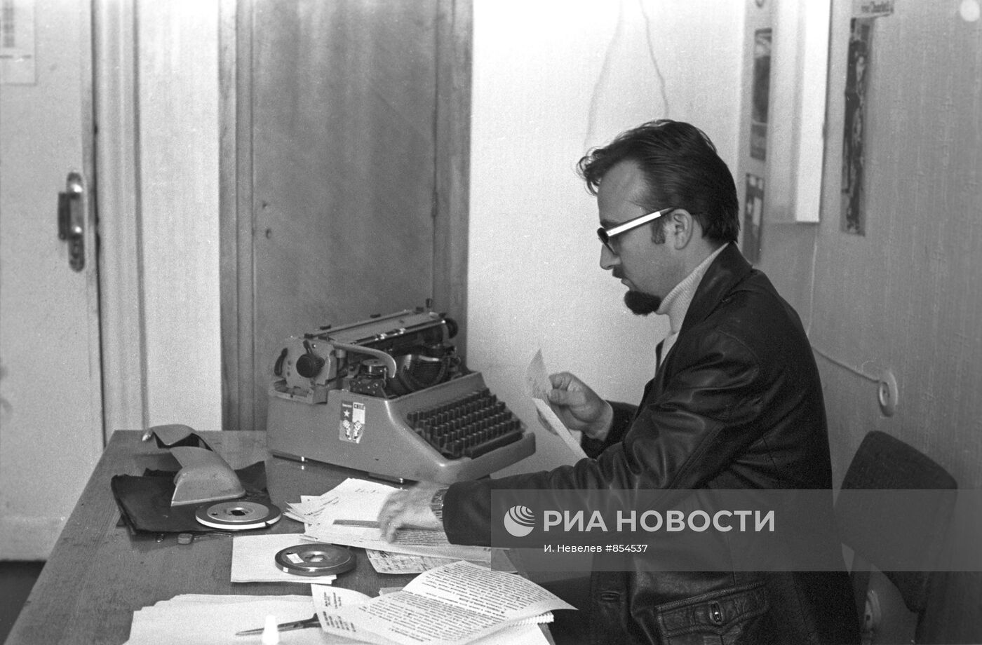 Радиожурналист В. Соболев
