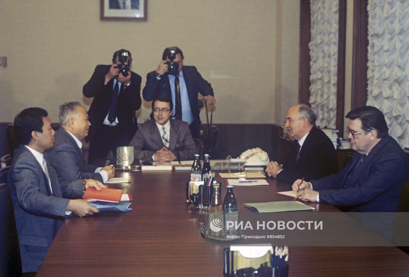 Михаил Горбачев, Кейсон Фомвихан