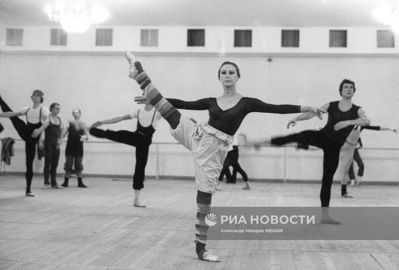 Майя Плисецкая на репетиции