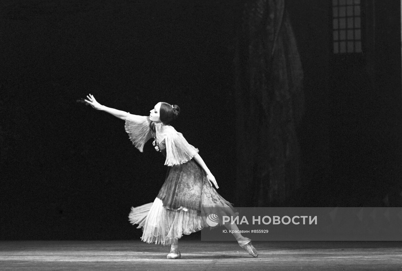 Сцена из балета "Риварес"