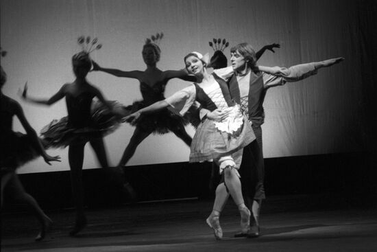 Сцена из балета "Синяя птица"