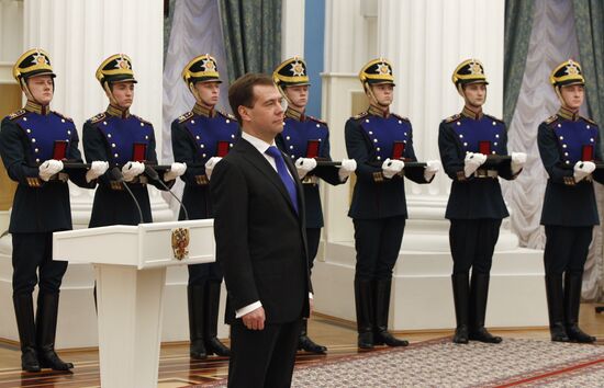 8 Февраля 2011 Медведев. Медведев с днем России.