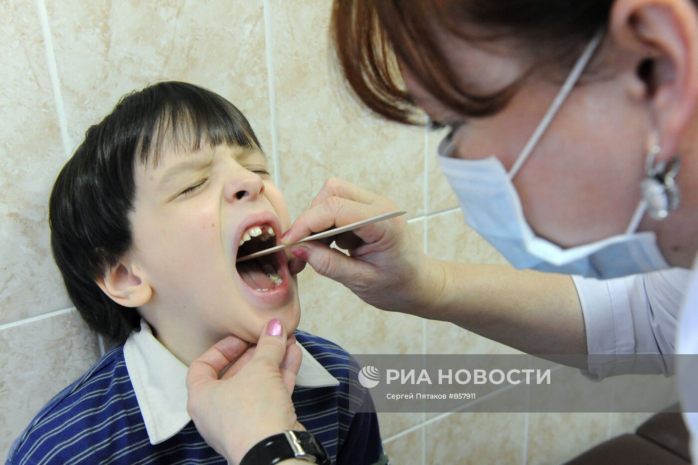 Профилактический осмотр детей в одной из московских гимназий