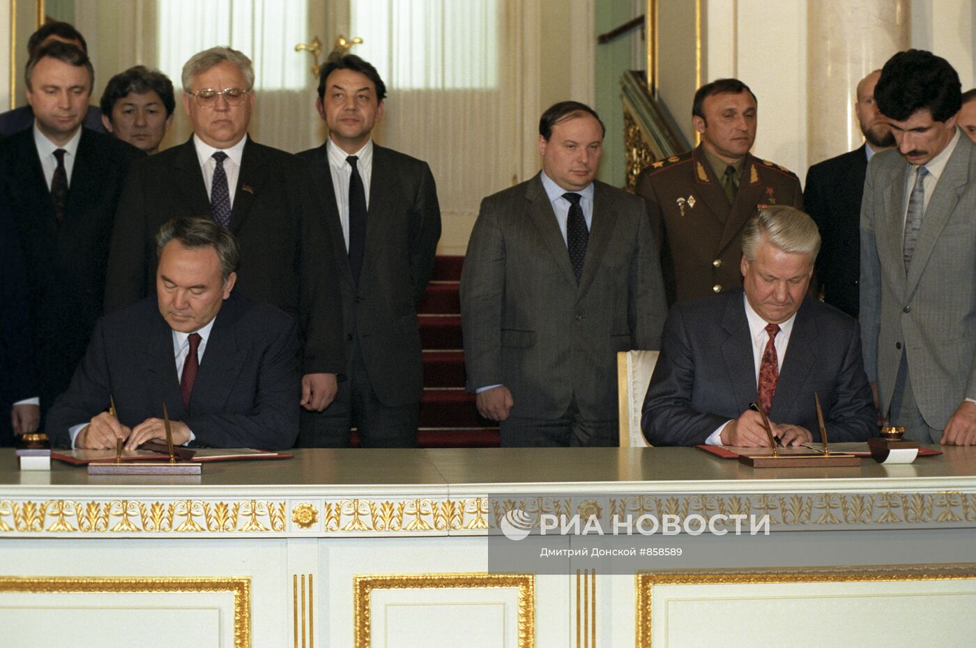 Президент Казахстана Н. Назарбаев и Президент РФ Борис Ельцин