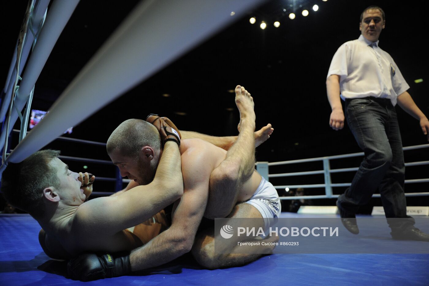 Соревнования по борьбе Street Fighting League