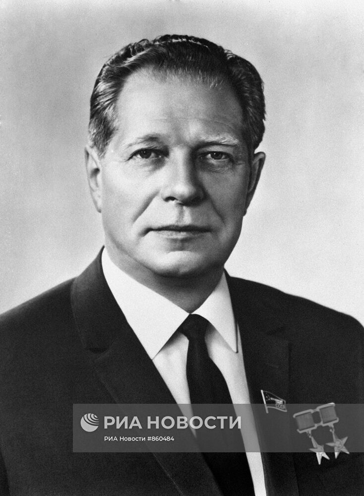 Дмитрий Устинов