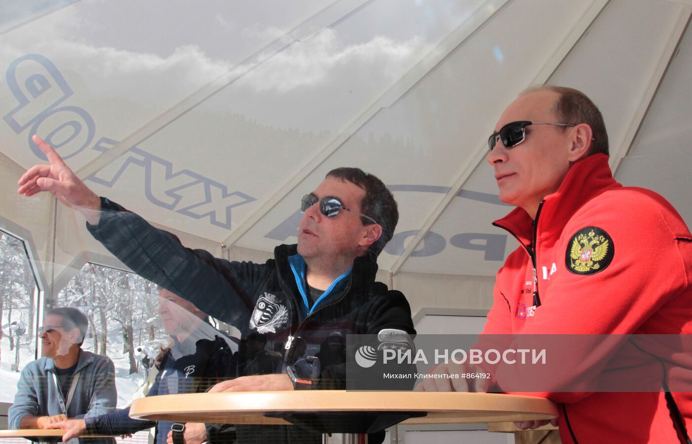 Д. Медведев и В.Путин посетили горнолыжный комплекс "Роза Хутор"