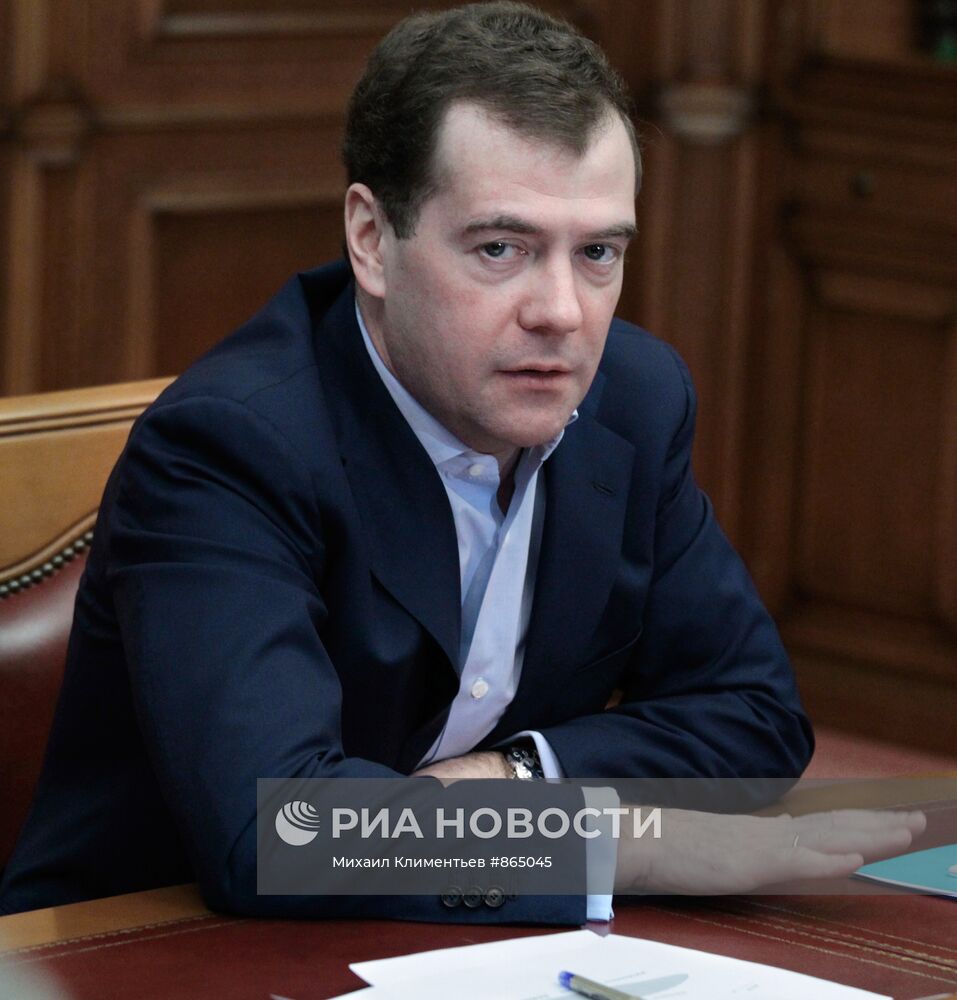 Д. Медведев встретился с руководитителями парламентских партий